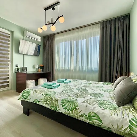 Appartamento Seasky Smarthome Penthouse For 6 Guests With Private Parking 5 Minutes аway From And Centre Burgas